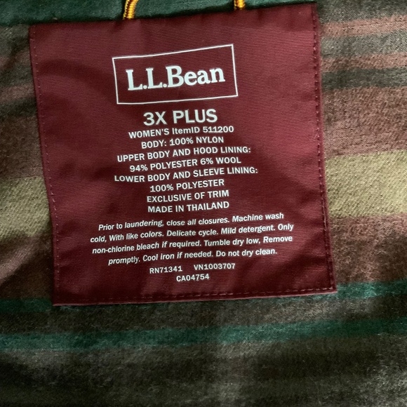 L.L. Bean Mountain woman’s Classic Water-Resistant lined jacket, size 3X - Picture 8 of 9